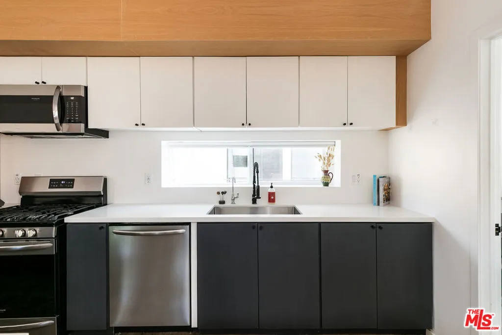 2652 S Mansfield Avenue, Los Angeles, California 90016 home-pic-10